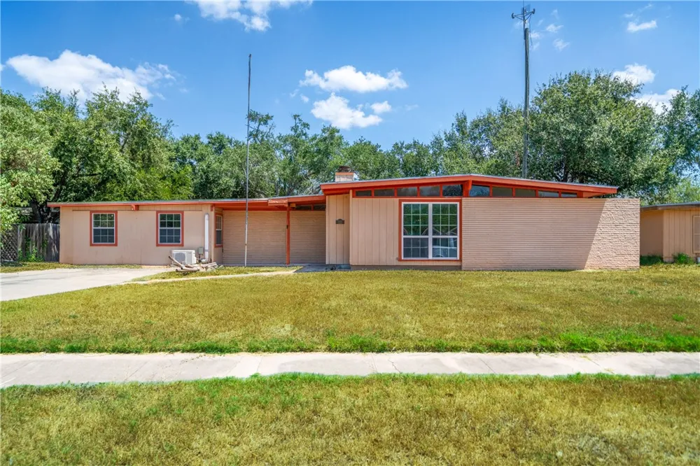722 Santa Anita Drive Kingsville, TX 78363