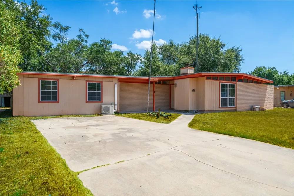 722 Santa Anita Drive Kingsville, TX 78363