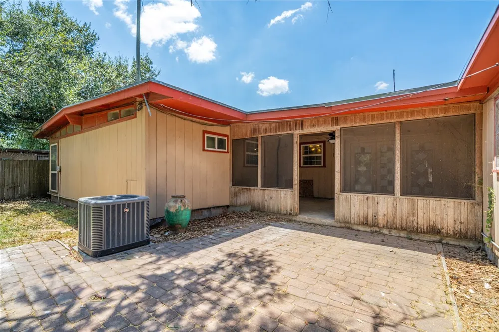 722 Santa Anita Drive Kingsville, TX 78363