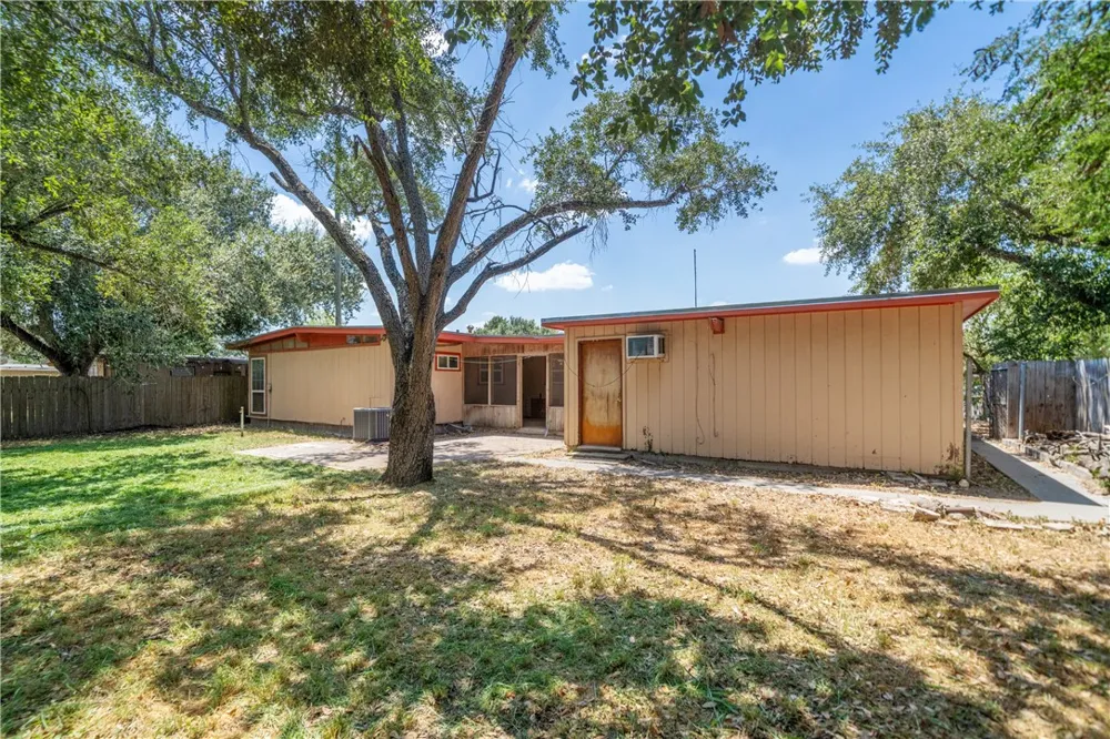 722 Santa Anita Drive Kingsville, TX 78363