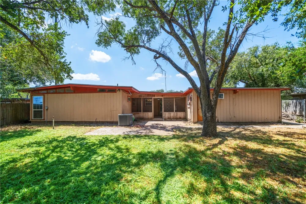 722 Santa Anita Drive Kingsville, TX 78363