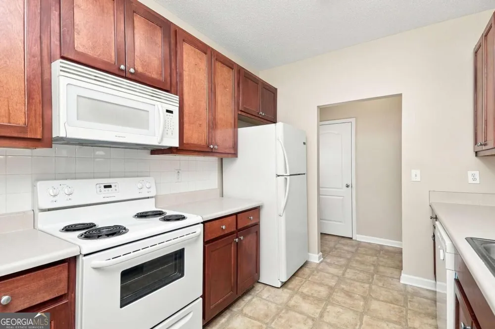 8606 Thomas LN Riverdale, GA 30274
