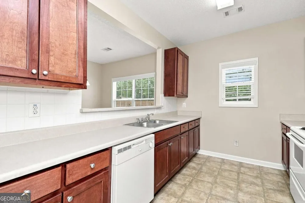 8606 Thomas LN Riverdale, GA 30274