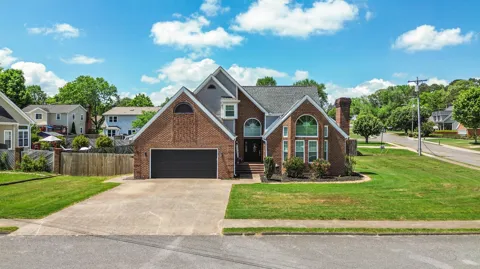 215 Hunters Run Circle NW