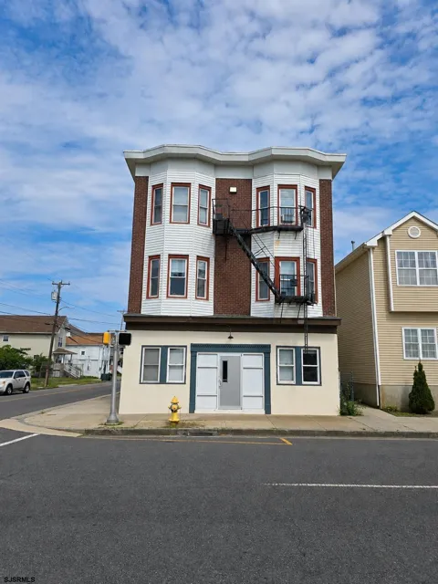 633 Arctic Ave
