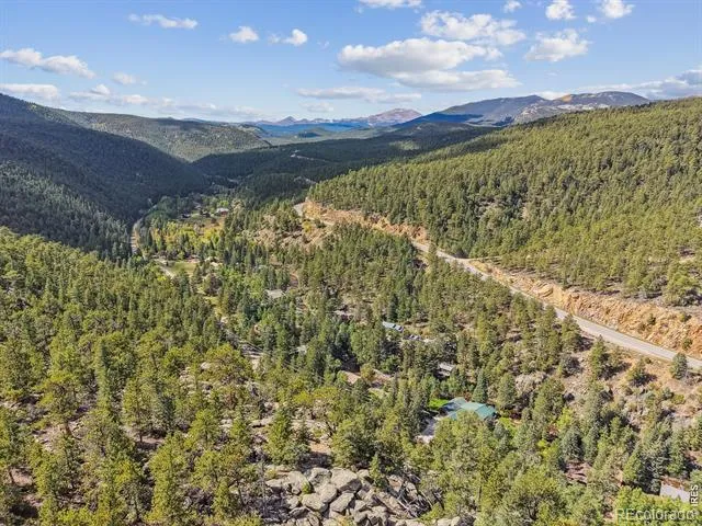 543 Riverside Drive Lyons, CO 80540