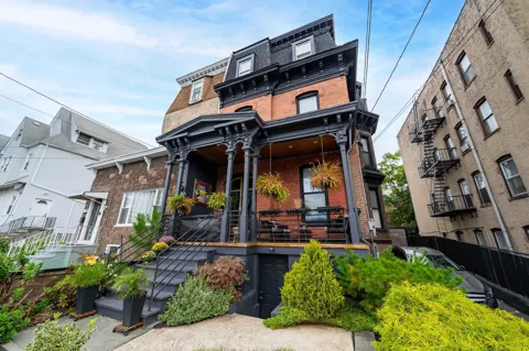 60 LINDEN AVE