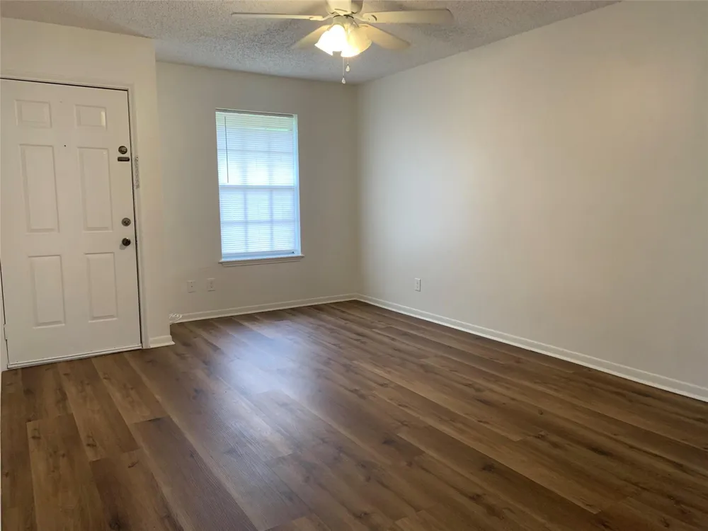 101 Willenberg Road #5 Lake Jackson, TX 77566