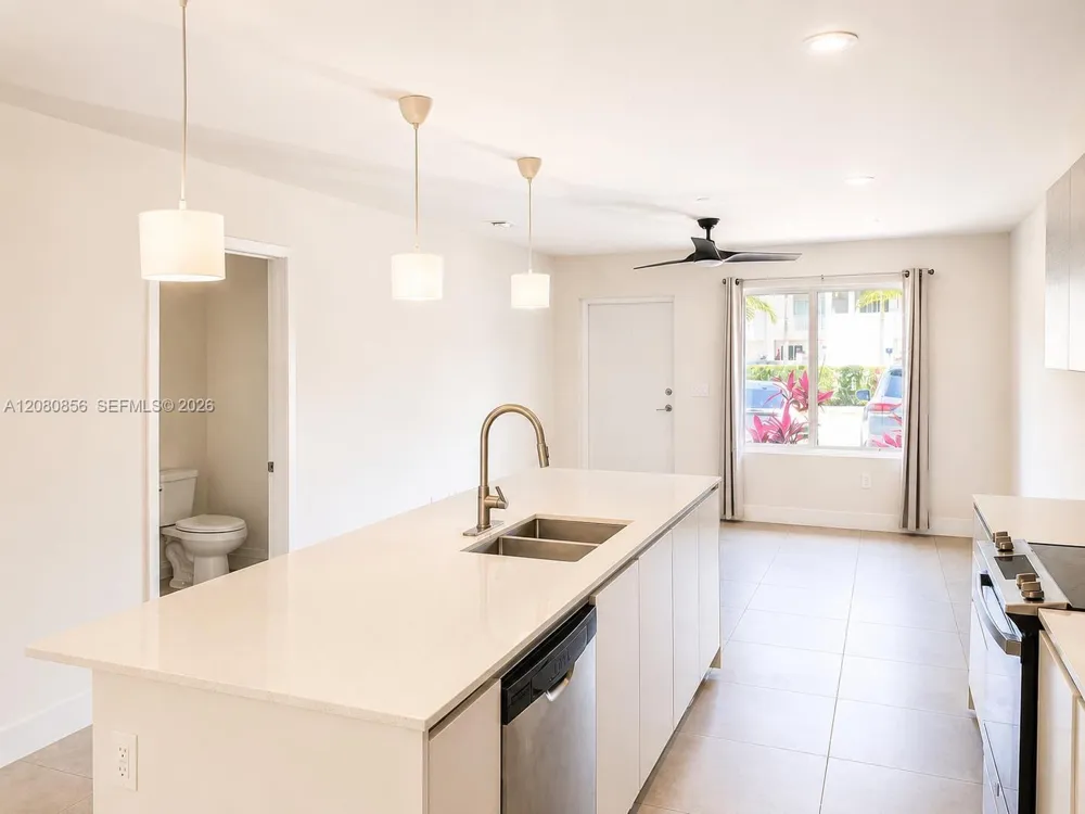 2555 NE 193 ST #2112 Aventura, FL 33180