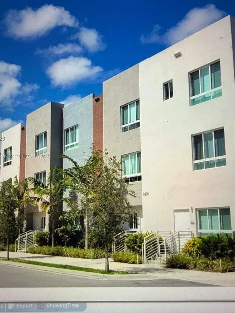 2555 NE 193 ST #2112 Aventura, FL 33180