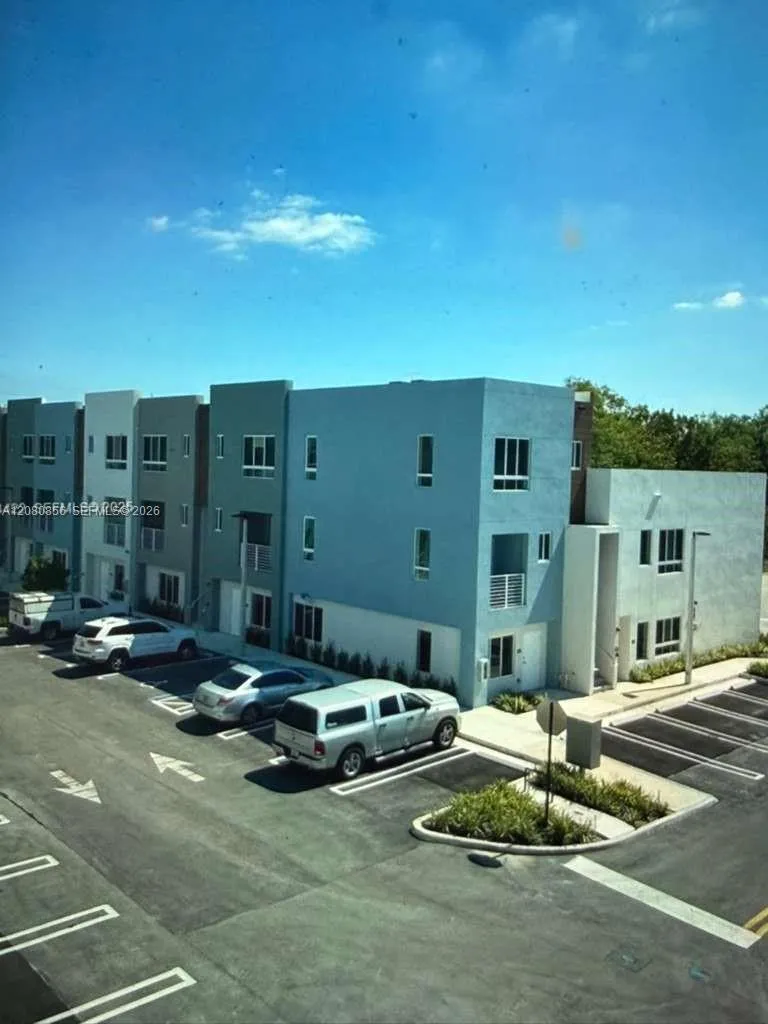 2555 NE 193 ST #2112 Aventura, FL 33180