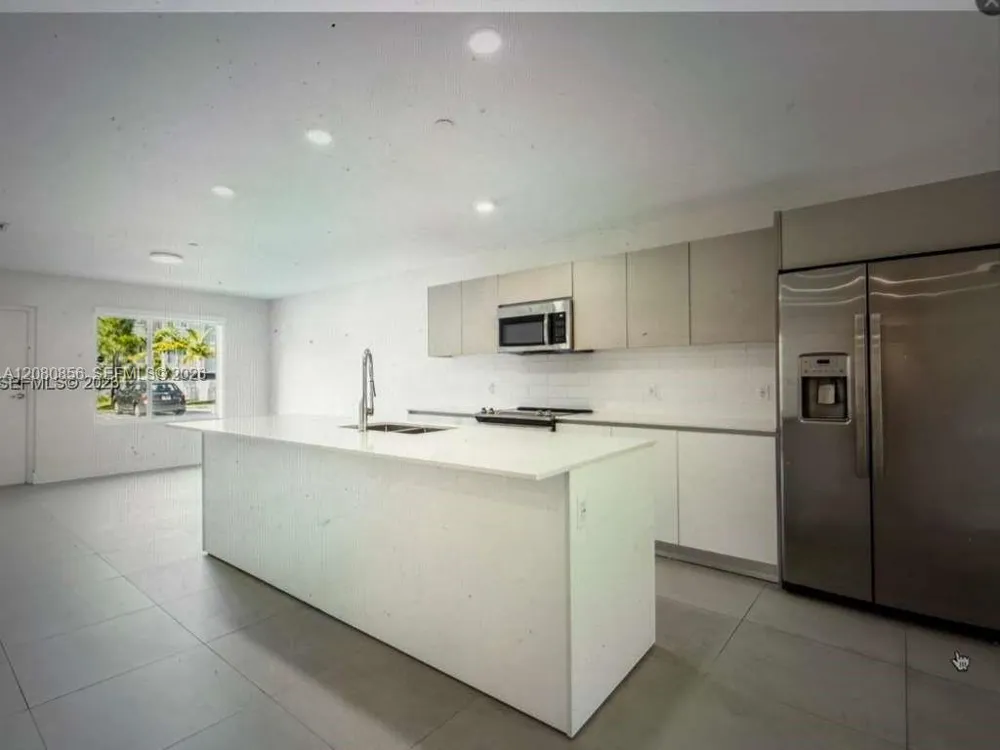 2555 NE 193 ST #2112 Aventura, FL 33180