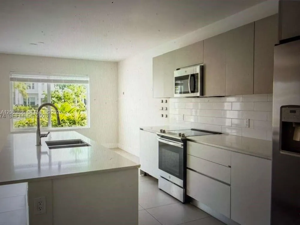 2555 NE 193 ST #2112 Aventura, FL 33180