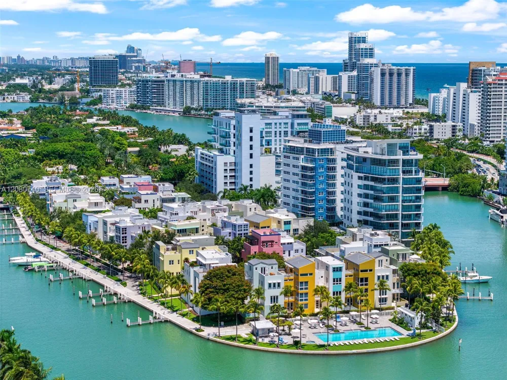 6103 Aqua Ave #702 Miami Beach, FL 33141