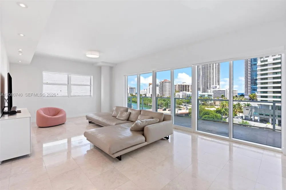 6103 Aqua Ave #702 Miami Beach, FL 33141