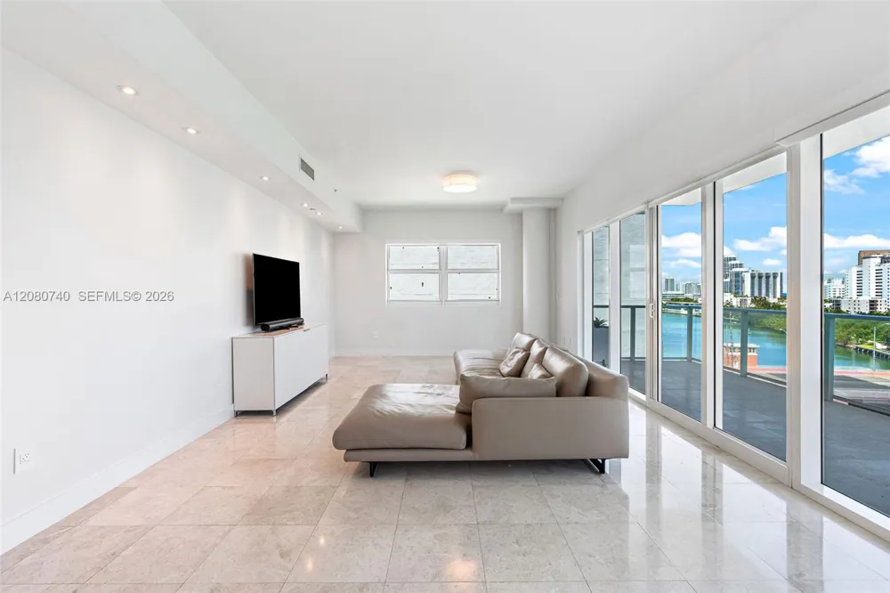 6103 Aqua Ave #702 Miami Beach, FL 33141