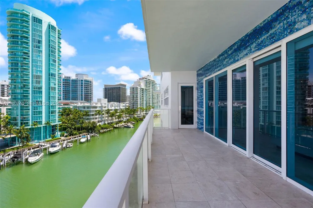 6103 Aqua Ave #702 Miami Beach, FL 33141
