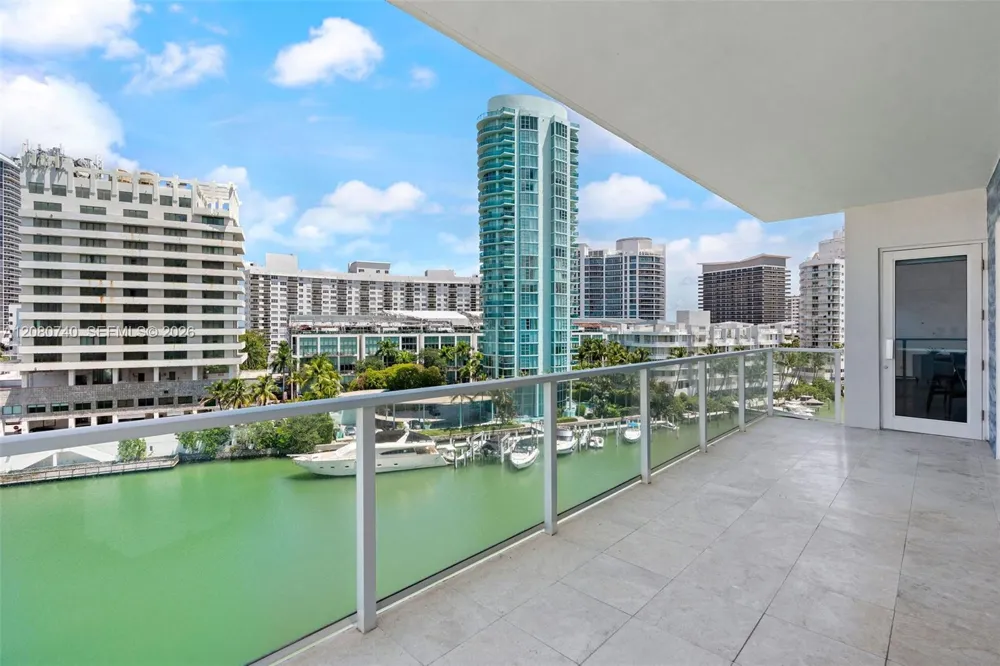 6103 Aqua Ave #702 Miami Beach, FL 33141