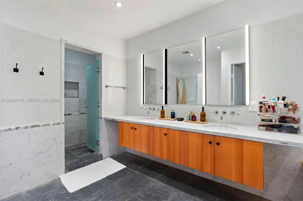6103 Aqua Ave #702 Miami Beach, FL 33141