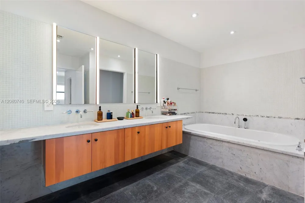 6103 Aqua Ave #702 Miami Beach, FL 33141