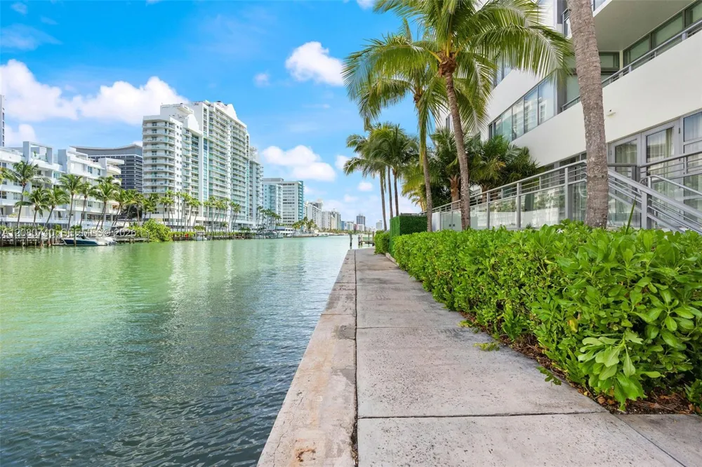6103 Aqua Ave #702 Miami Beach, FL 33141