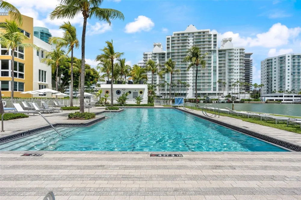 6103 Aqua Ave #702 Miami Beach, FL 33141