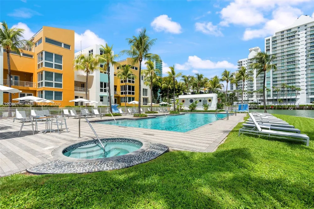 6103 Aqua Ave #702 Miami Beach, FL 33141