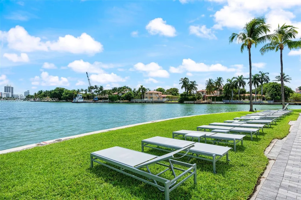 6103 Aqua Ave #702 Miami Beach, FL 33141