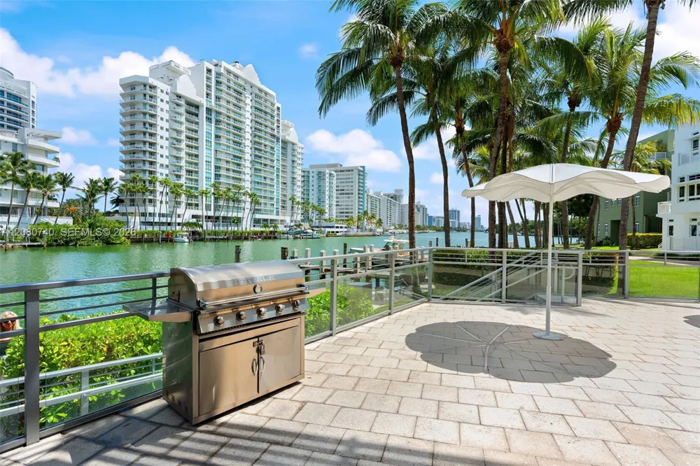 6103 Aqua Ave #702 Miami Beach, FL 33141