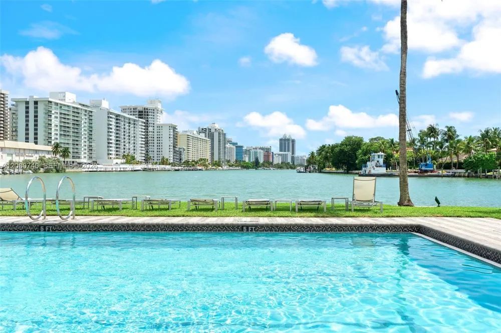 6103 Aqua Ave #702 Miami Beach, FL 33141