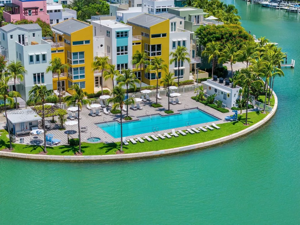 6103 Aqua Ave #702 Miami Beach, FL 33141