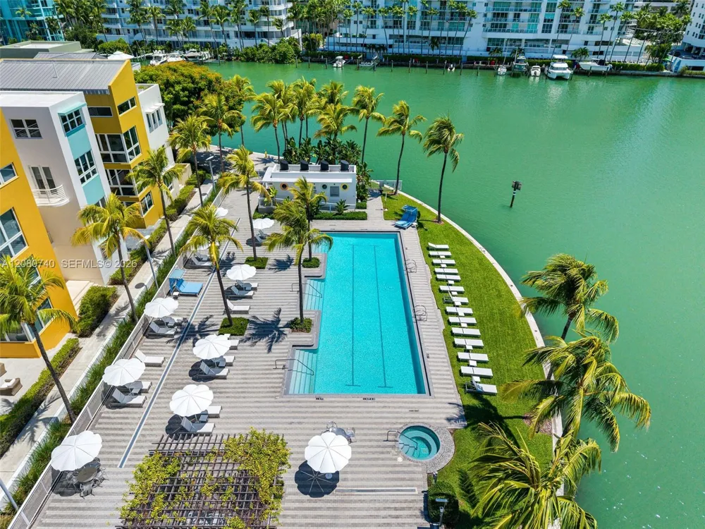 6103 Aqua Ave #702 Miami Beach, FL 33141