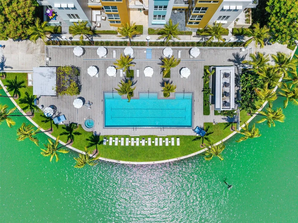 6103 Aqua Ave #702 Miami Beach, FL 33141
