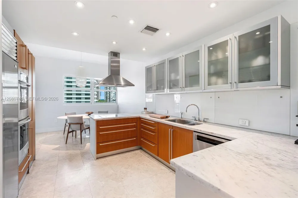 6103 Aqua Ave #702 Miami Beach, FL 33141