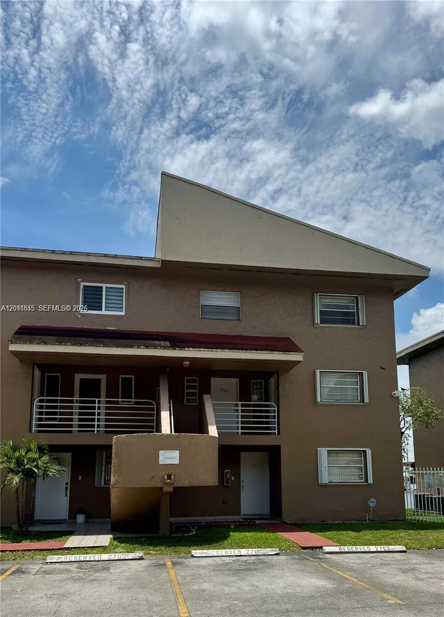 2778 W 60th St #45 Hialeah, FL 33016