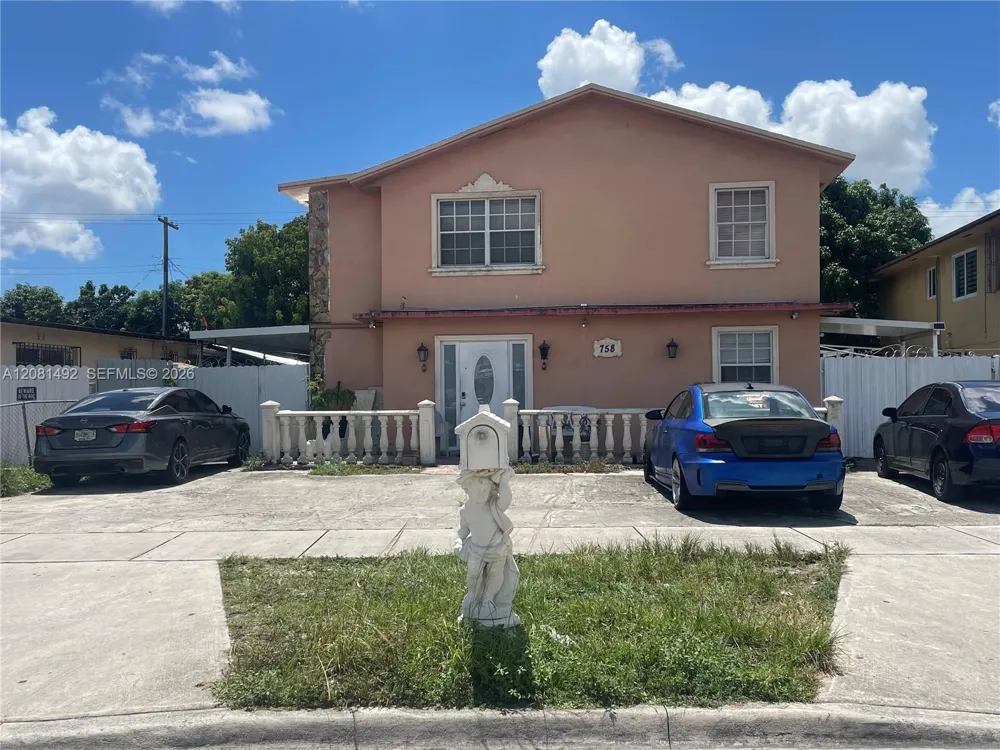 758 E 20th St Hialeah, FL 33013