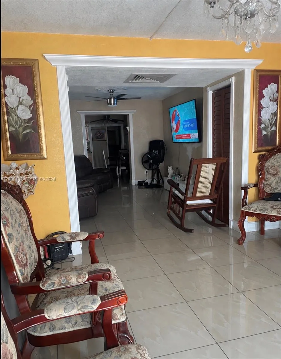 758 E 20th St Hialeah, FL 33013