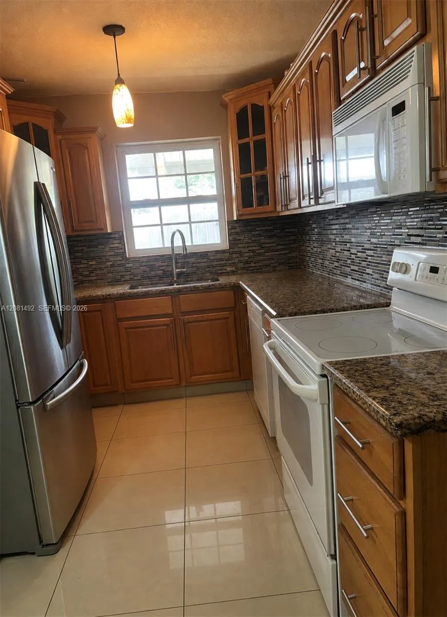 758 E 20th St Hialeah, FL 33013