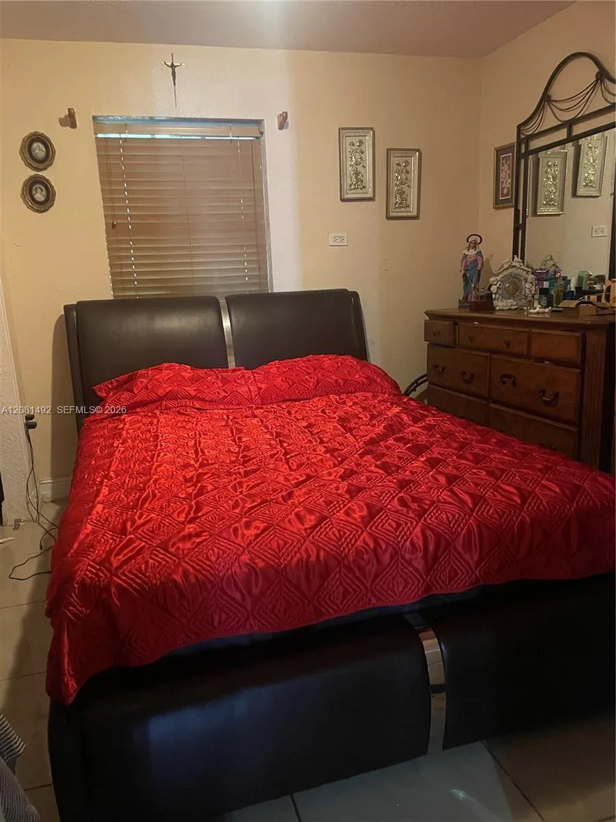 758 E 20th St Hialeah, FL 33013