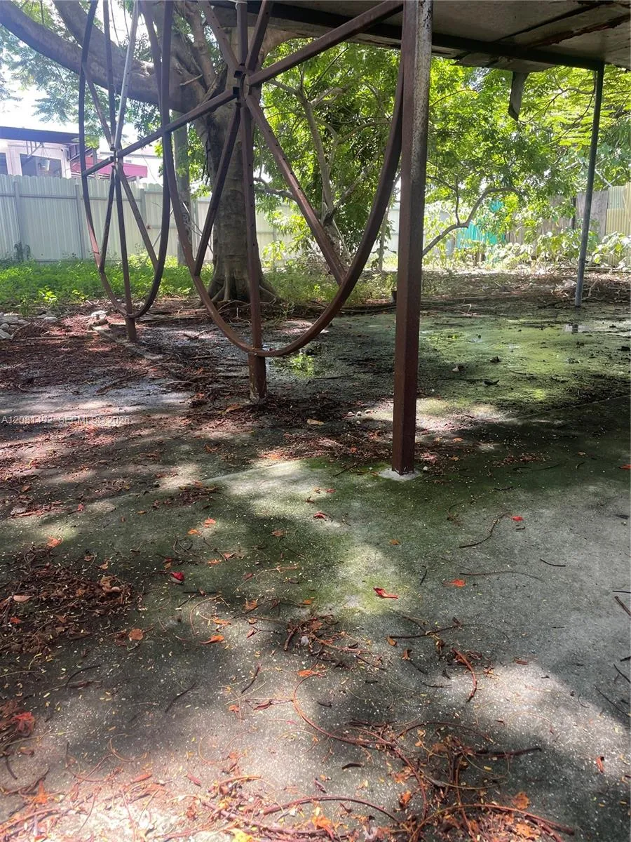 758 E 20th St Hialeah, FL 33013