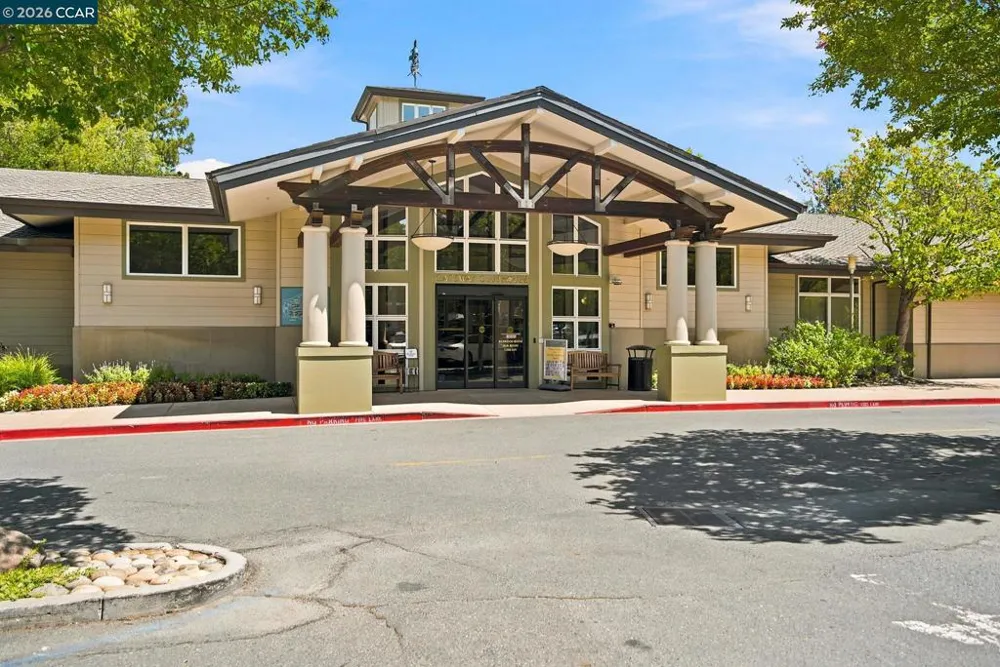 2032 Golden Rain Road #6 Walnut Creek, CA 94595