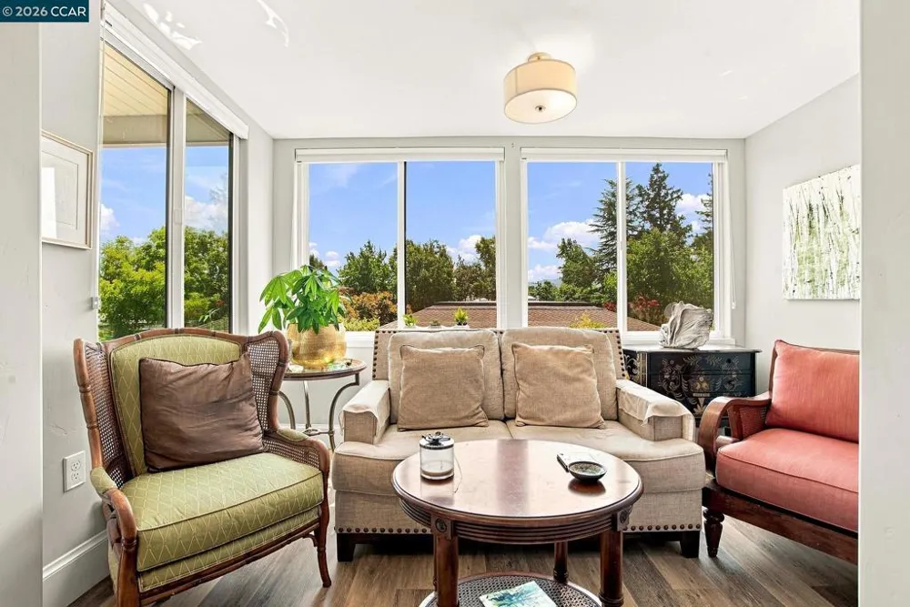 2032 Golden Rain Road #6 Walnut Creek, CA 94595