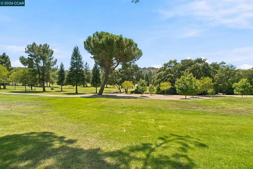 2032 Golden Rain Road #6 Walnut Creek, CA 94595