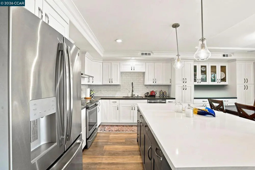 2032 Golden Rain Road #6 Walnut Creek, CA 94595