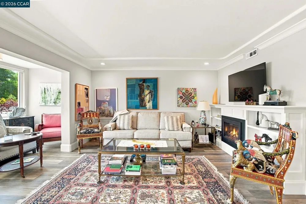 2032 Golden Rain Road #6 Walnut Creek, CA 94595