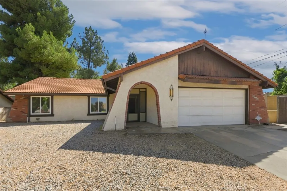 13689 Sarah Street Yucaipa, CA 92399
