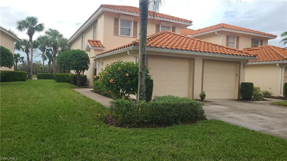 445 Robin Hood Circle #201 Naples, FL 34104