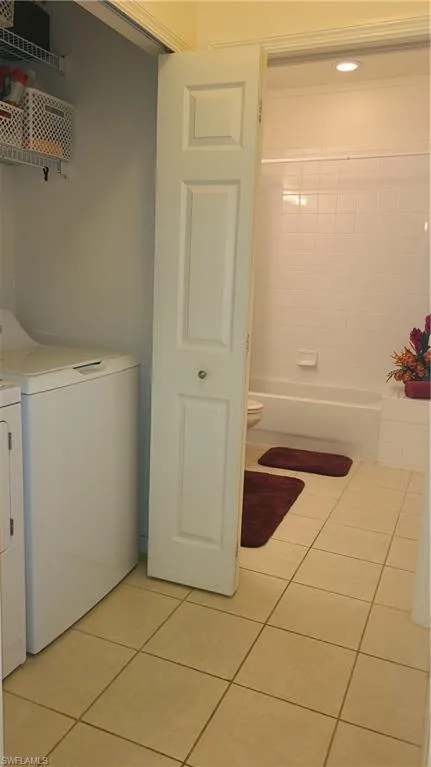 445 Robin Hood Circle #201 Naples, FL 34104