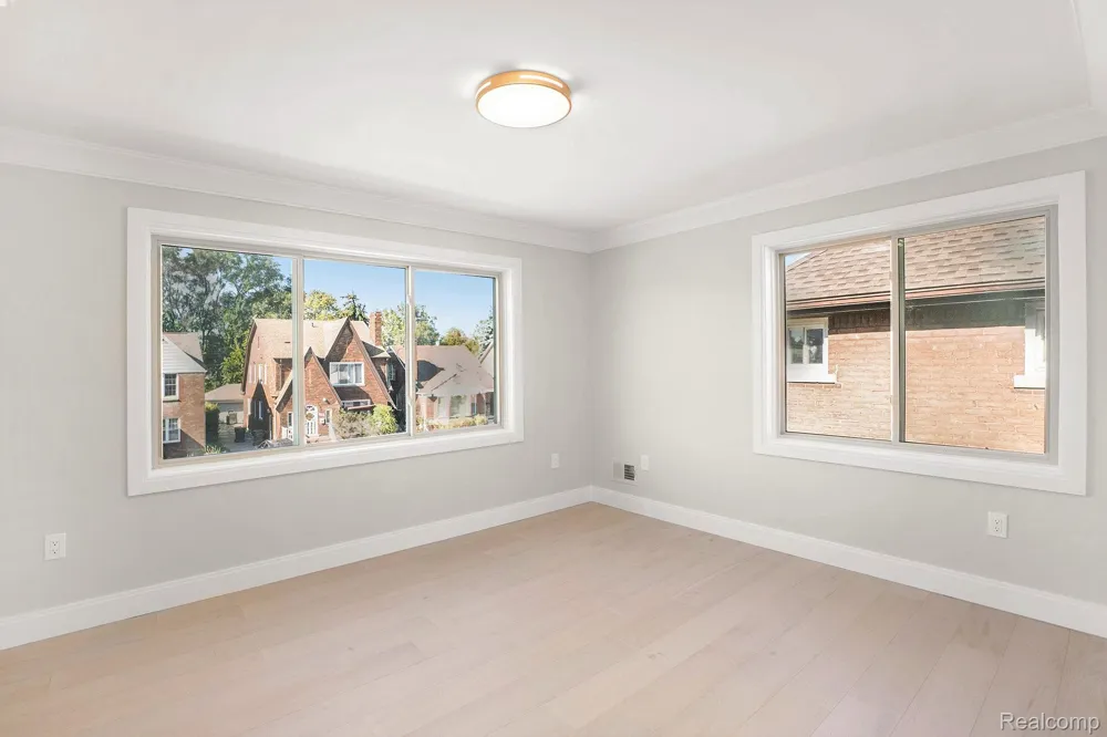 7634 Pinehurst Street Dearborn City, MI 48126