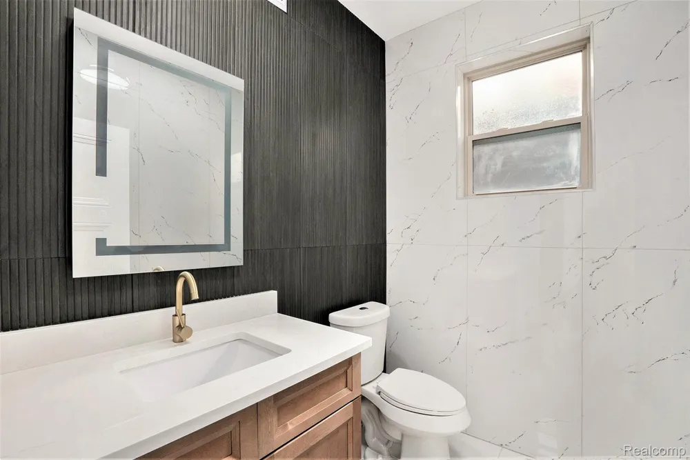 7634 Pinehurst Street Dearborn City, MI 48126